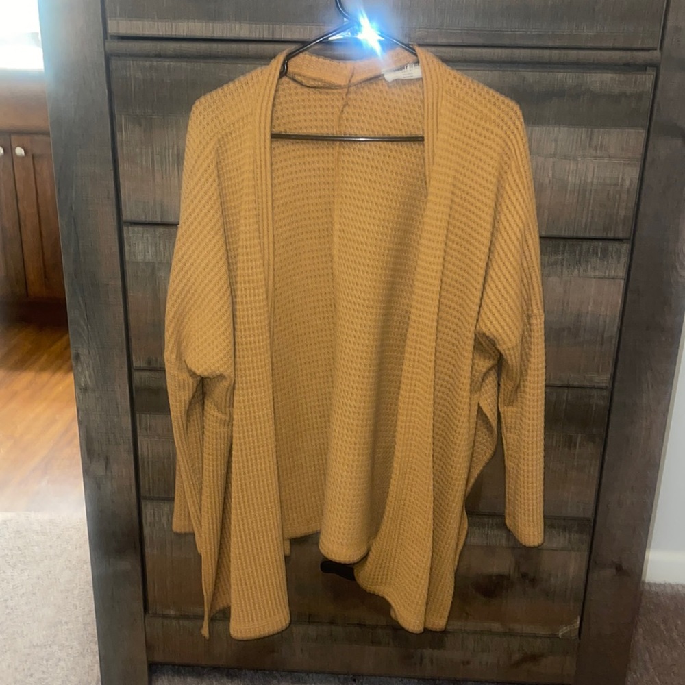 mustard yellow cardigan🤩